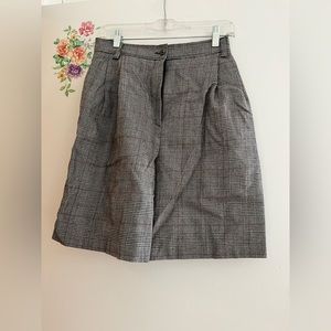 Vintage 90’s Harvé Benard wool plaid high waisted long shorts. Size 4.
